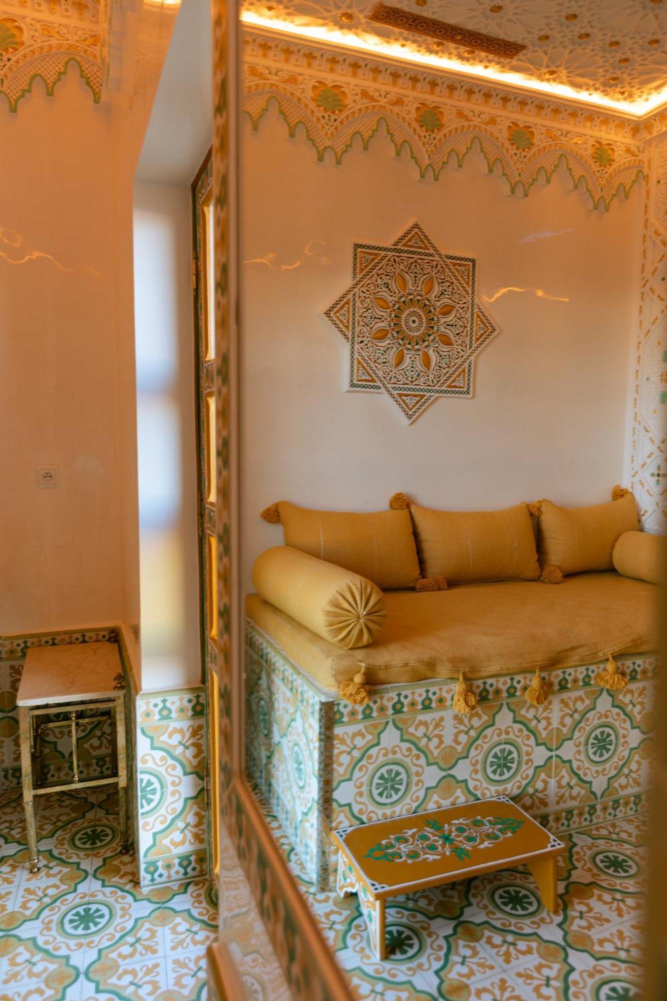 Colorful Traditional Riad W/Views Of Spain 丹吉尔 外观 照片