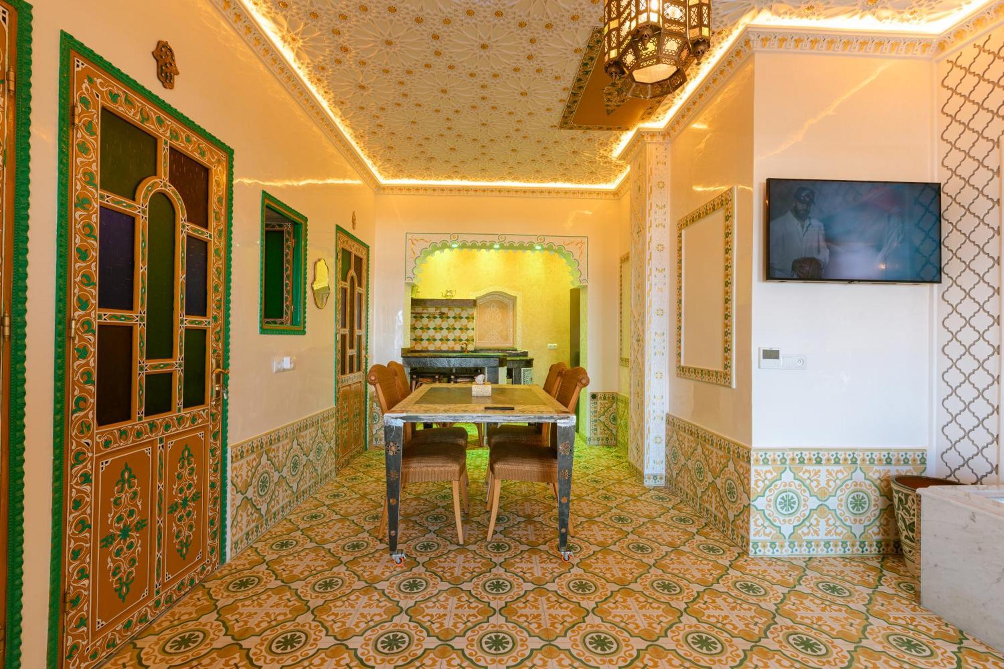 Colorful Traditional Riad W/Views Of Spain 丹吉尔 外观 照片