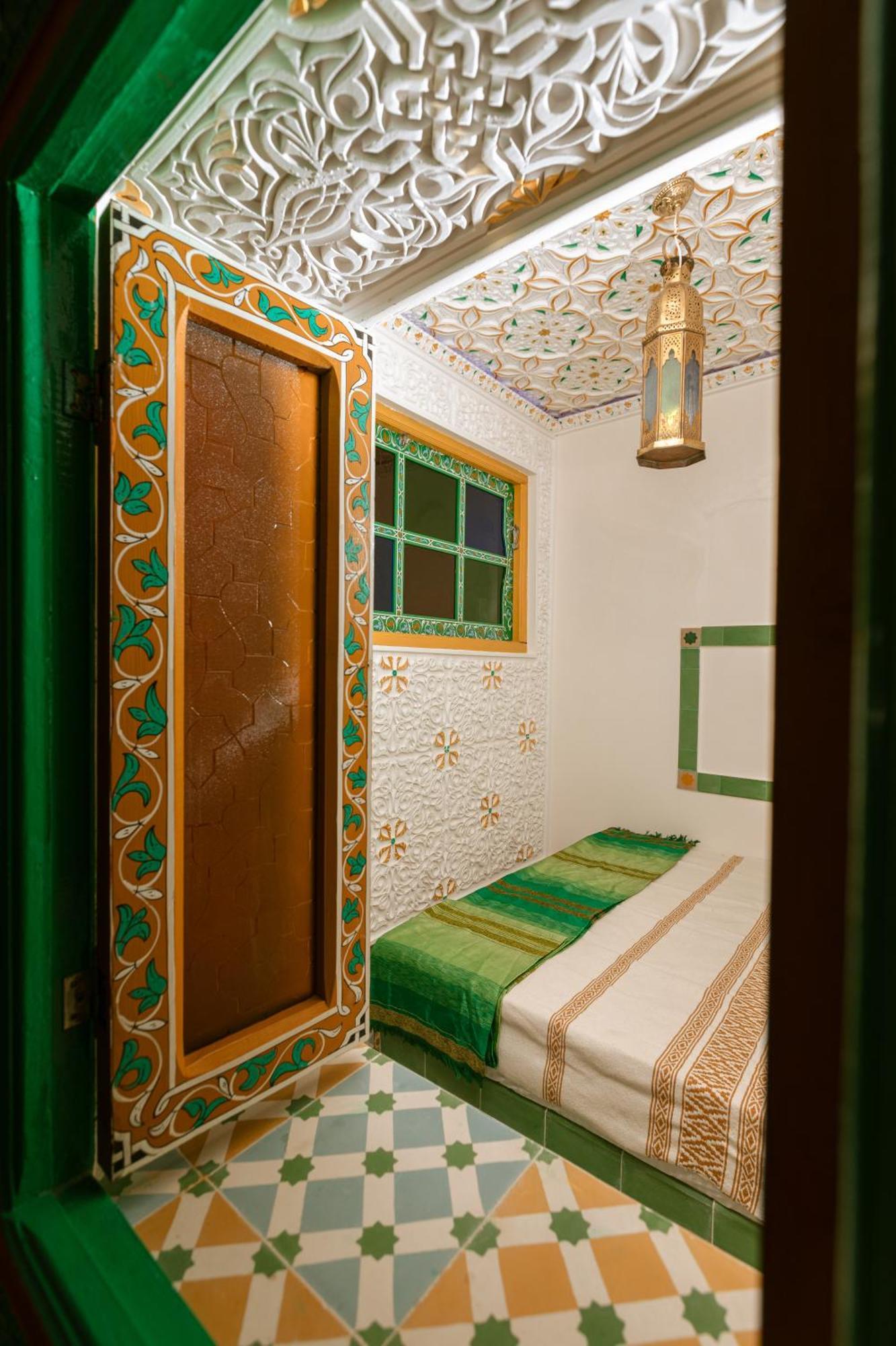 Colorful Traditional Riad W/Views Of Spain 丹吉尔 外观 照片