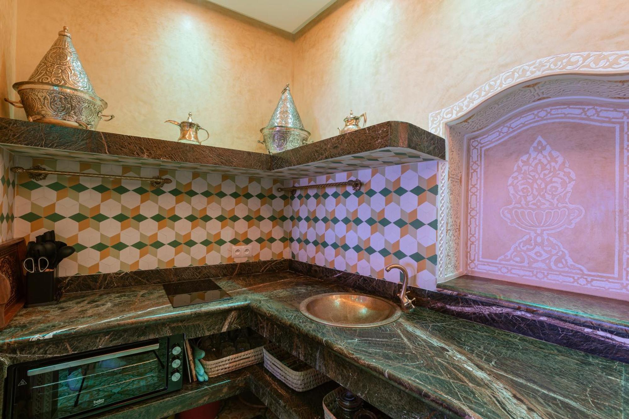 Colorful Traditional Riad W/Views Of Spain 丹吉尔 外观 照片