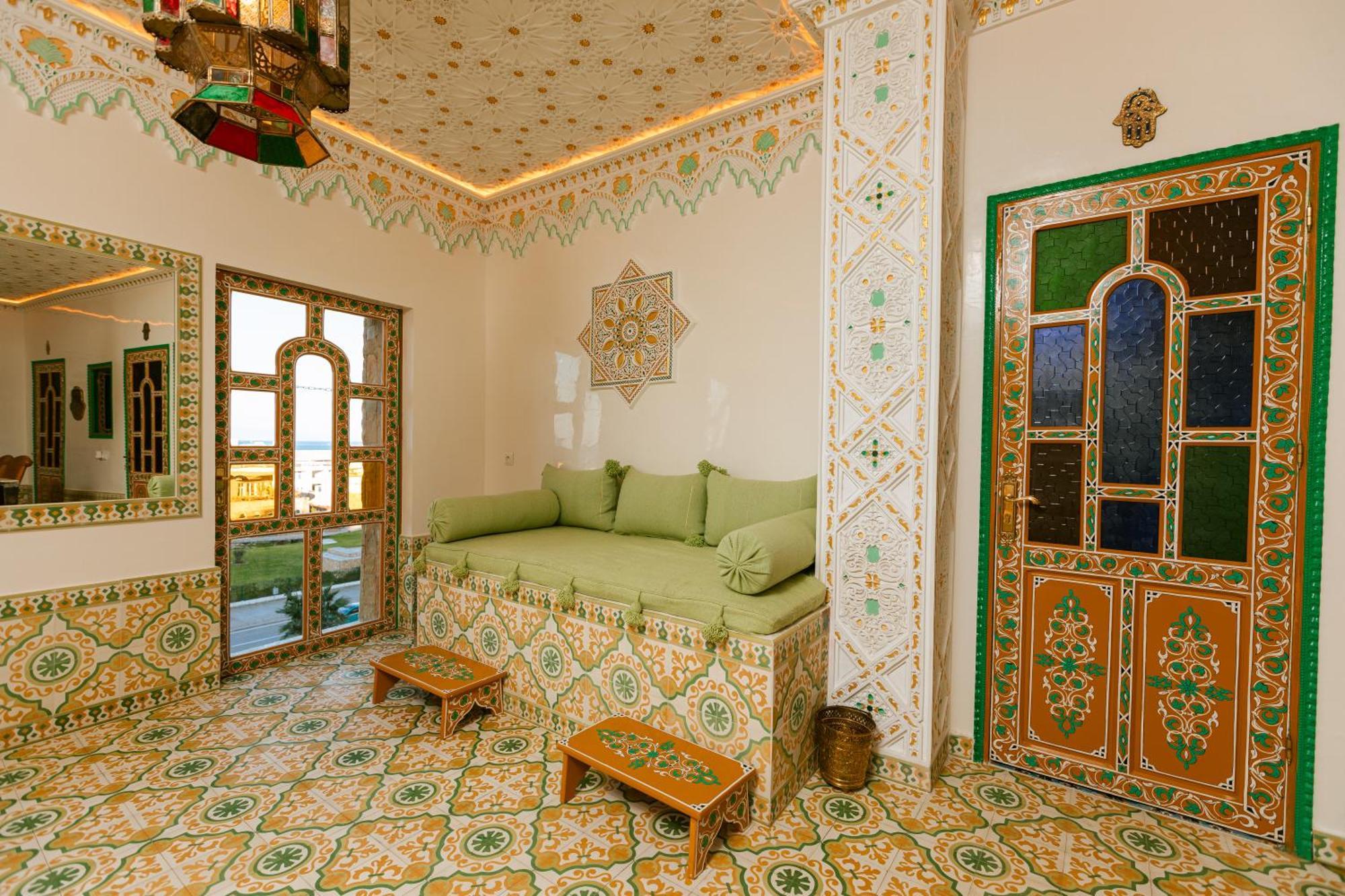Colorful Traditional Riad W/Views Of Spain 丹吉尔 外观 照片