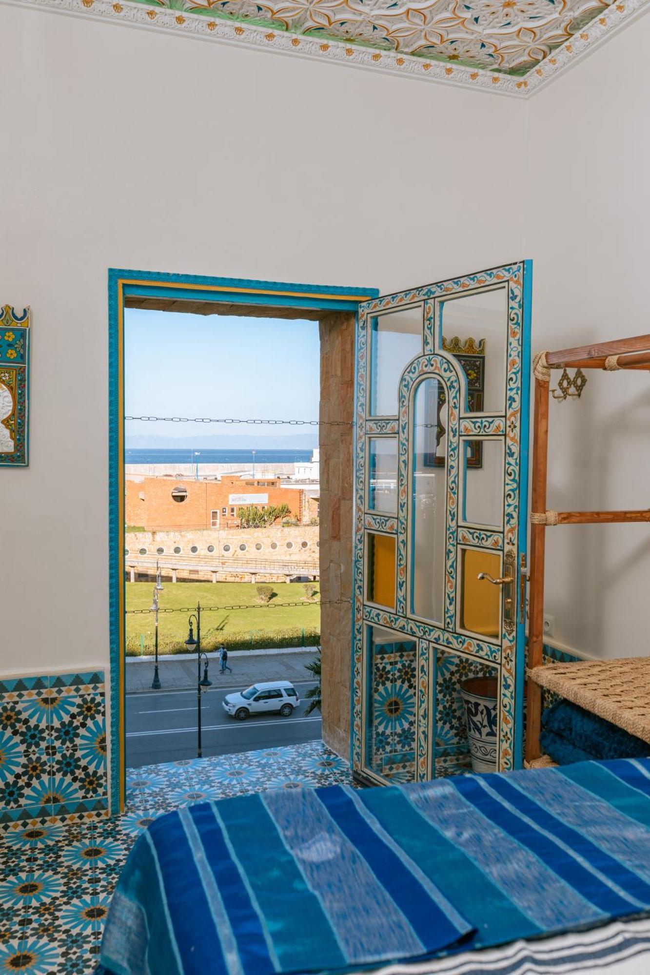 Colorful Traditional Riad W/Views Of Spain 丹吉尔 外观 照片