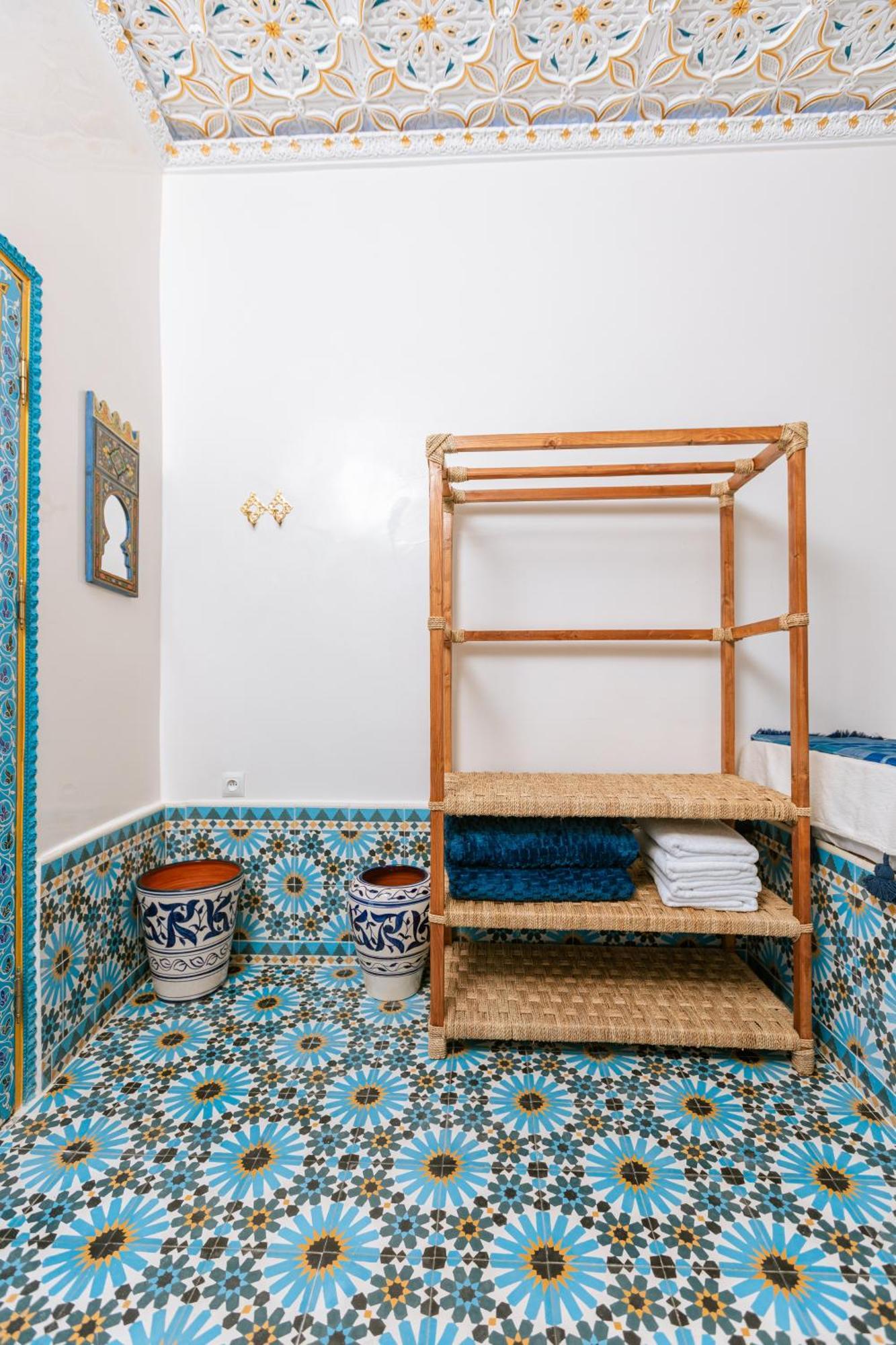 Colorful Traditional Riad W/Views Of Spain 丹吉尔 外观 照片