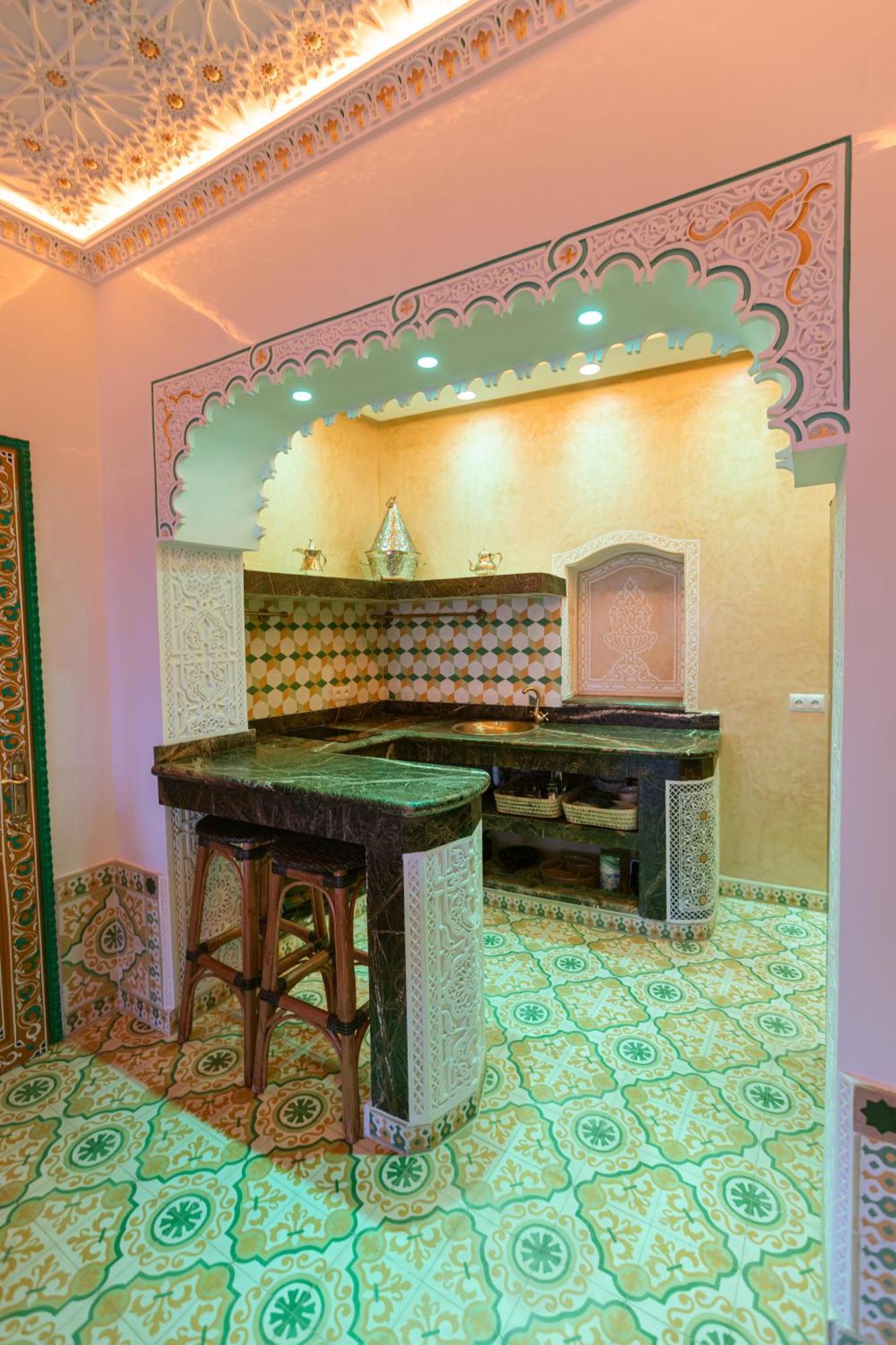 Colorful Traditional Riad W/Views Of Spain 丹吉尔 外观 照片